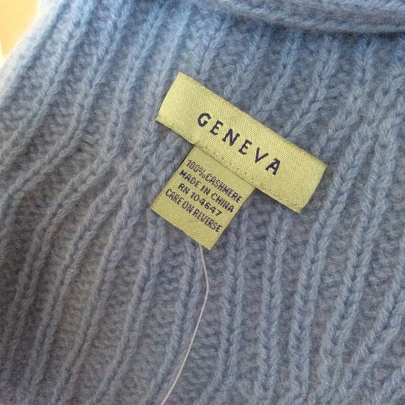 Geneva Cashmere Scarf - Picture 3 of 6